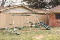 Spacious Retreat - Contractor-Friendly, Great for Families