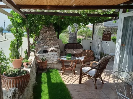 Alonaki Seafront Cottage