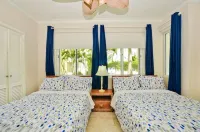 Beachfront Oversized 1 Bedroom Condo, Playa Turquesa