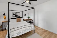 Chic Berryville Home - In Town - Day Trip to Eureka Springs & Branson Hotels in Carroll County