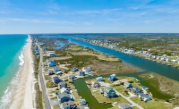 Canalfront, tiki bar, dock, boatramp, pool, hot tub, kayaks, paddleboards & more