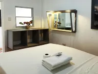 Liezel's B&B Hotels in Palompon