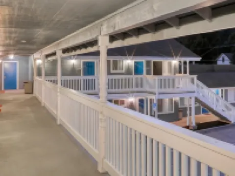 Creekside Inn Downtown Hotels in Cambria