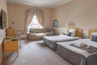 First Hotel Statt Hotels near Varvsbergets Hoppbackar Utsikt