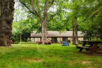 The Earl of Sandwich Motel Hotels in Mashpee