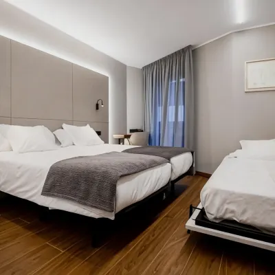 Les Closes Hotels near Inuu