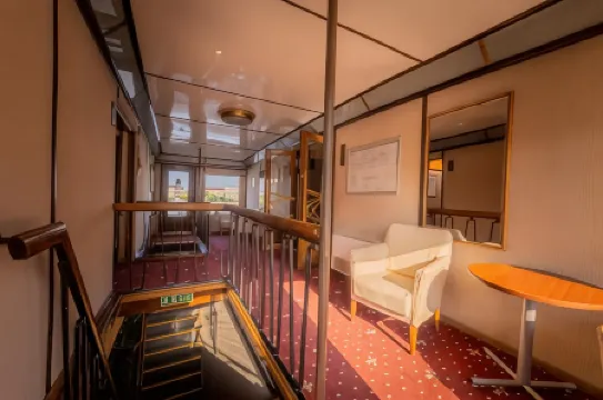 Grand Jules - Boat Hotel