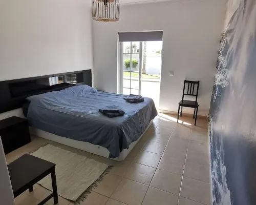 Magnificent Golf Village Cottage, fully equipped, Wifi, large outdoor swimming pool Hotels in Budens