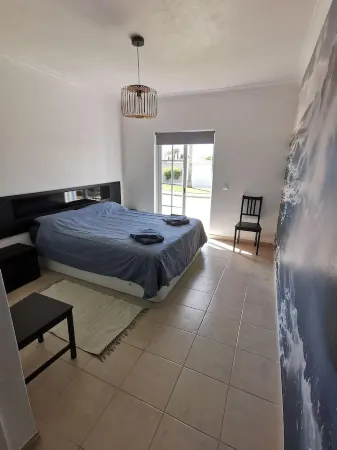 Magnificent Golf Village Cottage, fully equipped, Wifi, large outdoor swimming pool