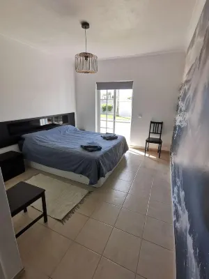 Magnificent Golf Village Cottage, fully equipped, Wifi, large outdoor swimming pool