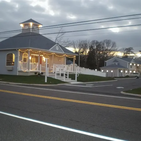 Village Inn & Suites - Smithville