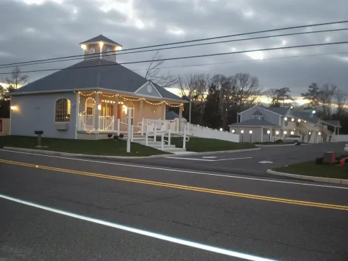 Village Inn & Suites - Smithville