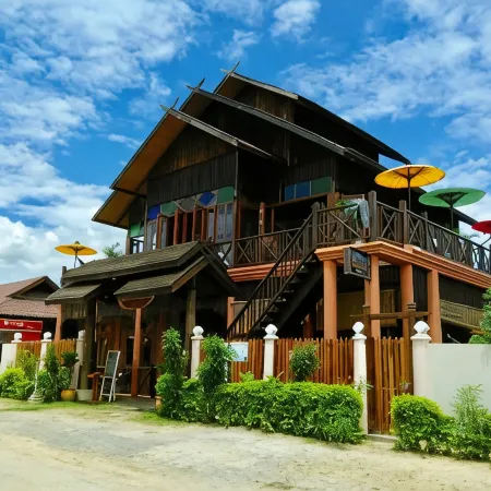 Inle Cottage Boutique Hotel Отели рядом с достопримечательностью «Монастырь Шве-Ян-Пяй»