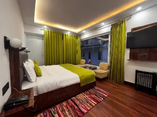 The Warrick Homestay, A Luxe Stay Near Mall Road, Shimla
