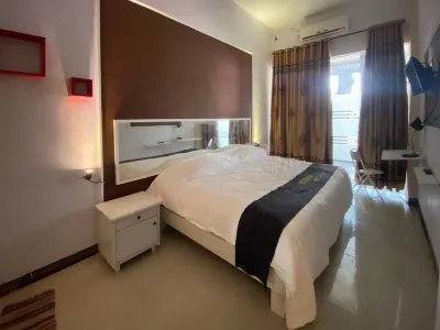RedDoorz Near Bukit Ragas Hotel d'Ayanna Pati Hotel dekat GITJ Banyutowo