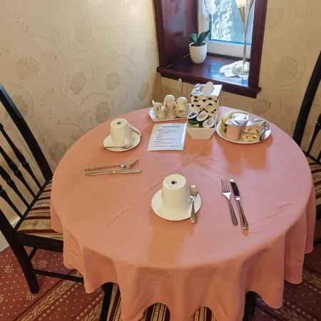 The Jays Guest House Отели рядом с достопримечательностью «Старое здание ратуши»