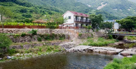 Miryang Mirinae Pension Отели рядом с достопримечательностью «Eol-Eumgol»