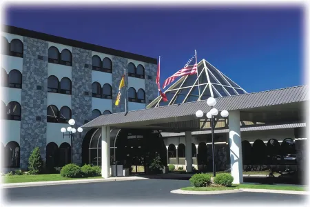 The Fredericton Inn Отели рядом с достопримечательностью «Университет Нью Брансуик»