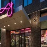 Moxy Portland Downtown Hoteles cerca de KOIN Building