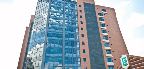 Hotel Embassy Suites by Hilton Valencia - 4-Star
