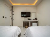 Jeju Ocean Hotel Hotel dekat Pantai Pyoseon