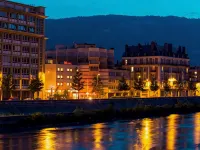 Ibis Grenoble Gare Hotels near Minatec