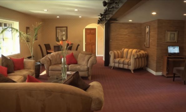 Wilshire Crest Hotel