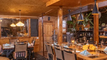 De Rock Jungle Living Resort Отели рядом с достопримечательностью «Блэк Тандер»