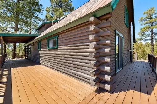 The Treehouse a 4-bedroom log cabin on 3 acres in Heber-Overgaard