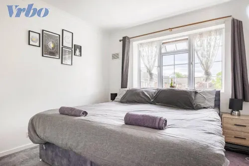 Luxury Apartment For Short Lets and Serviced Accommodation Epsom with Parking