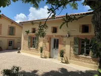 Maison d'hôtes "La Clef des Champs" Piscine Ortance  otelleri