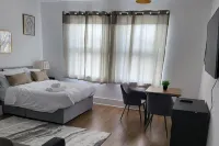 Immaculate 1-Bed Apartment in Greenhithe - Апартаменты