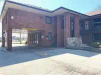 Toronto Lakeshore Hotel Hotels near Mineola