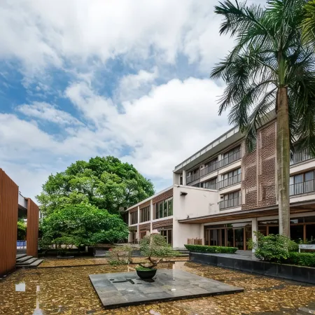 Baiyun Lakeside Hotel (Nanhu Tourism Center)