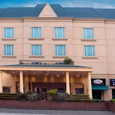 سافوي سويتس نويدا Hotels near معبد اكشاردام