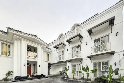 RedDoorz Sinar Mentari Inn Ciwidey Bandung - Pools