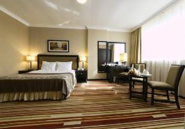 EXECUTIVE SUITES