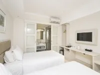 Alron Hotel Kuta Powered by Archipelago Hoteles cerca de Puerto de Benoa