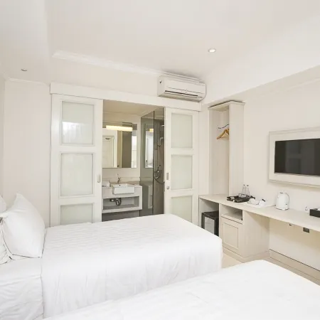 Alron Hotel Kuta Powered by Archipelago