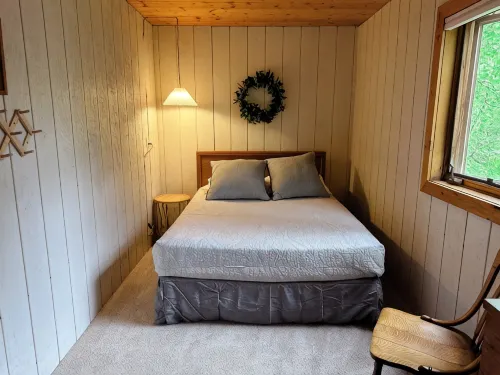 Cozy Cabin on wooded property.