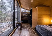 The View Glass Cabin at Four Fillies Lodge
