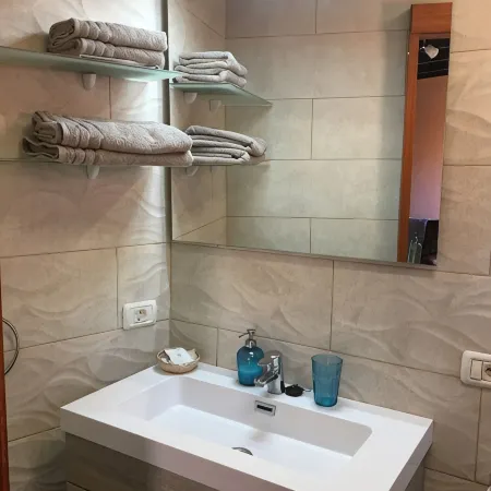 Rural house in a valley with sea views and swimming pool. Отели в г. Тегесте