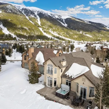 Spectacular Ski-in/Out House on Golf Course! Private Hot Tub w/ Mountain Views!
