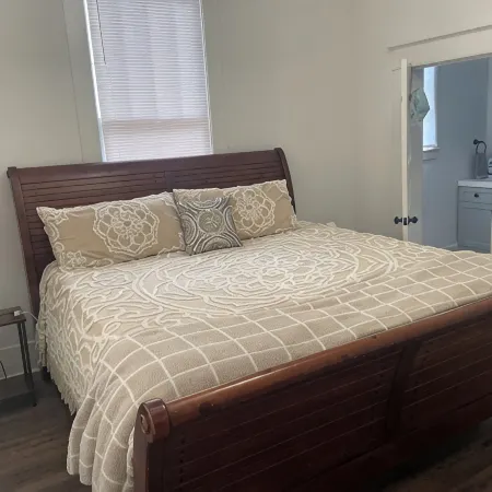 4-bedroom bungalow in amazing Natchitoches with WiFi, AC near Northwestern Univ.