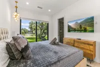 Chateau Giraffe, a unique luxurious estate near Palm Desert & La Quinta