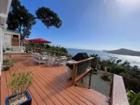 Klarissa’s by The Sea by Villa Sunbeam. Hotels in Southside