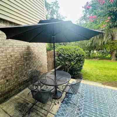 Charming Island Retreat with Full Kitchen - 2 Bedrooms and 2.5 Baths. Hotel Exterior