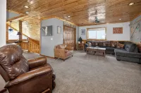 The Point on Winnebago: Dock. Dine. Unwind. - Wi-Fi