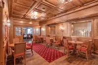 錫吉什瓦拉 Binderbubi 美居水療酒店 - 早餐