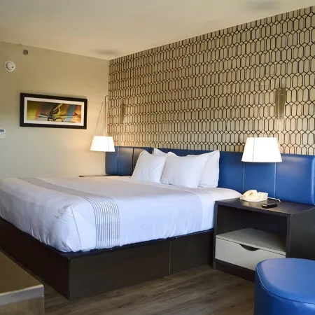 GLō Best Western  Ft. Lauderdale-Hollywood Airport Hotel